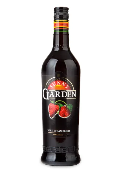 Aromatizēts augļu vīns Sunny Garden Strawberry saldais 13% 0.75l
