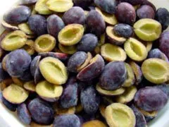 Frozen plums, halves, IQF, 2,5 kg