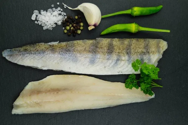 Frozen pike perch fillets, skin on, 230-300, 20% glaze, 4kg/5kgkg